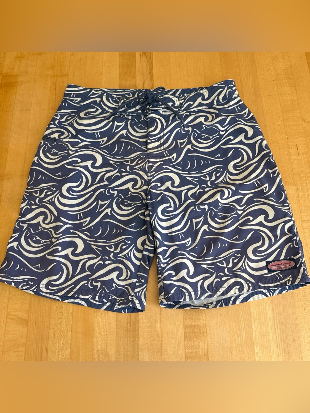 Vineyard Vines 🌊Swim Trunks 34 All Over Board Shorts Wave Print 8” Inseam *EUC